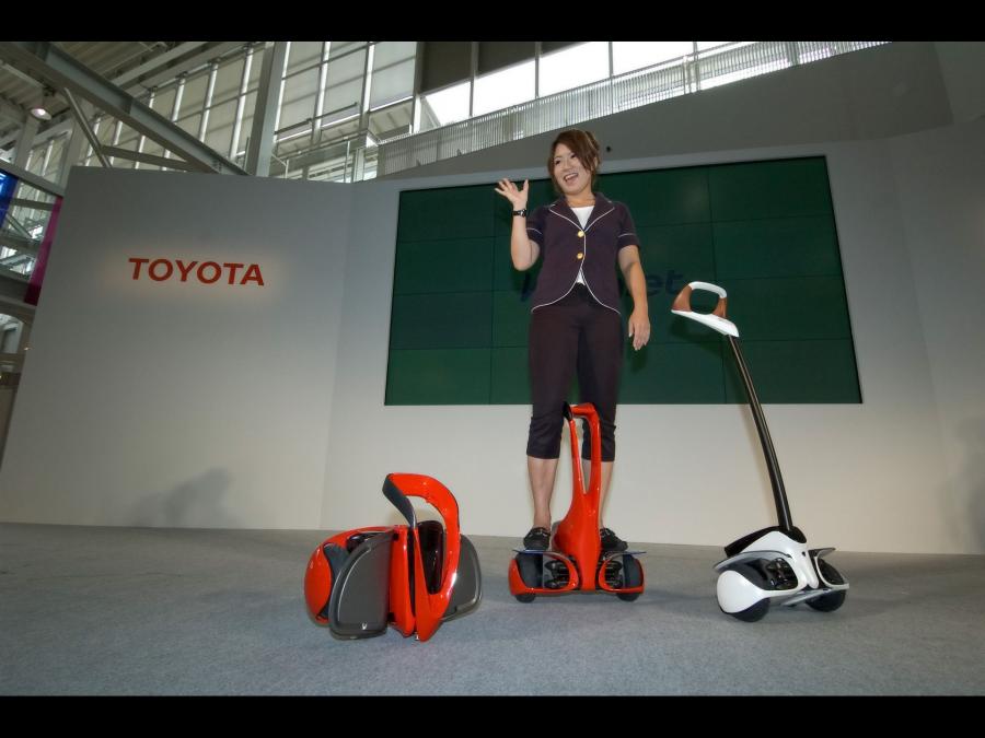  Toyota Winglet Personal Transport Assistance Robot 2008 года  (фото 7 из 8)